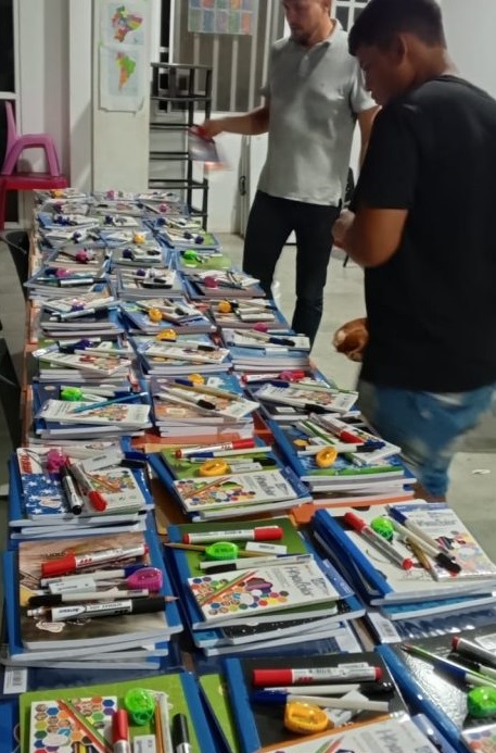 Niños participando en actividades de la Fundación William Carey