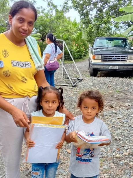 Niños participando en actividades de la Fundación William Carey